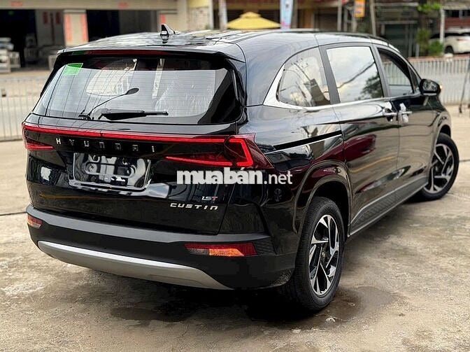 Hyundai Custin 2026 Đặc biệt Đen