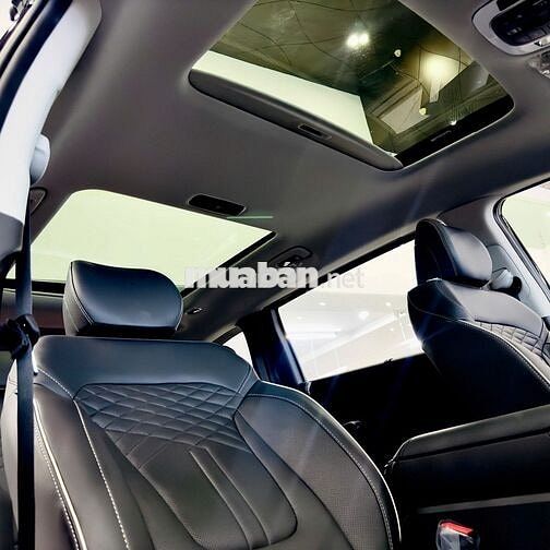 Hyundai Custin 2026 Đặc Biệt Đen mới