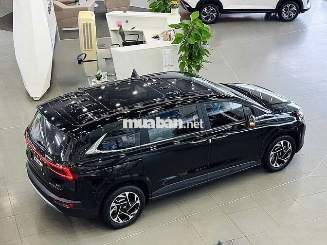 Hyundai Custin 2026 Đặc Biệt Đen mới