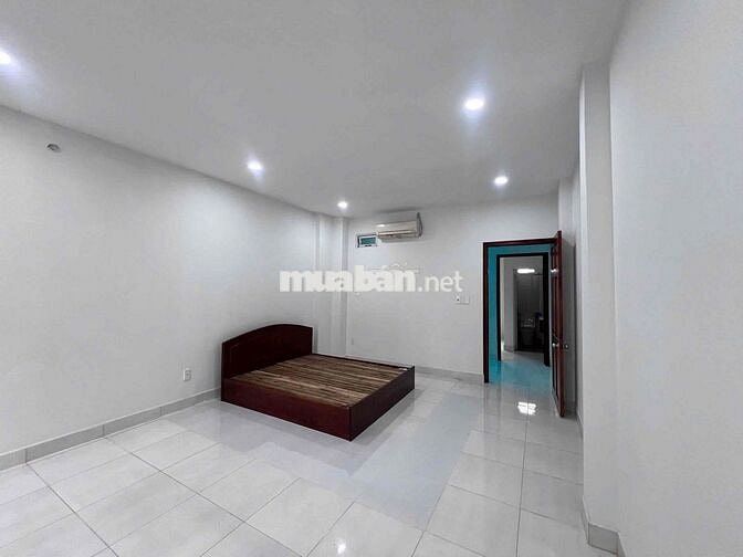 Nhà nguyên căn còn mới hẻm xe hơi Kho C nhà bè