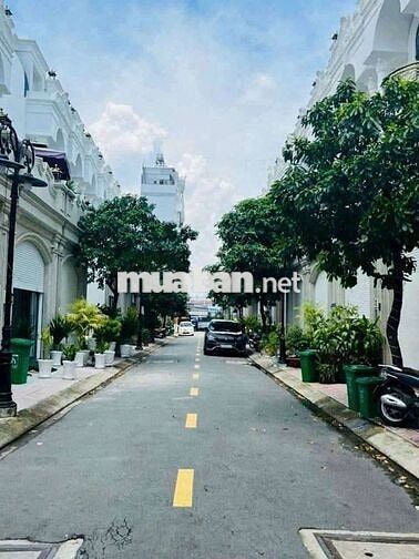 Nhà 1 trệt 3 lầu sân thượng hẻm 256 liên khu 4/5 BHH B bình tân