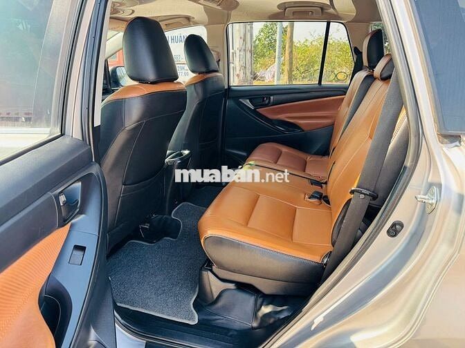 Toyota Innova 2018 2.0E MT Bạc