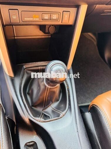 Toyota Innova 2018 2.0E MT Bạc