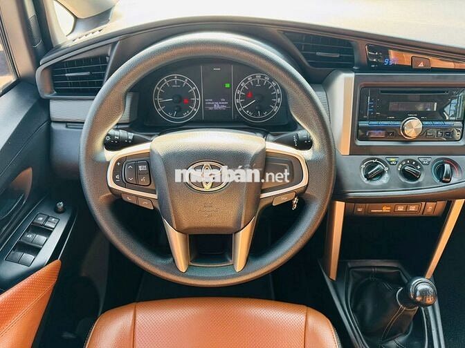 Toyota Innova 2018 2.0E MT Bạc