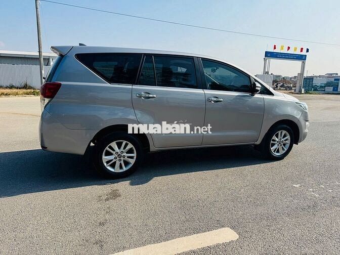 Toyota Innova 2018 2.0E MT Bạc