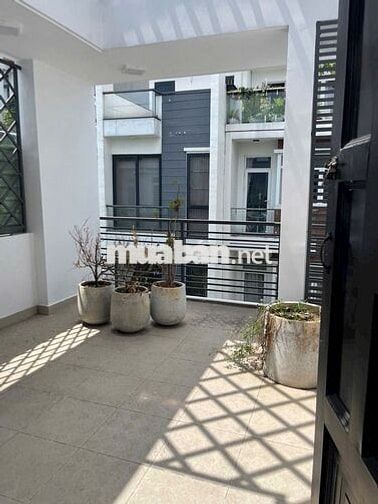 Cho thuê nhà 3 lầu full nội thất CAO CẤP tiện ở hoặc làm VP cty