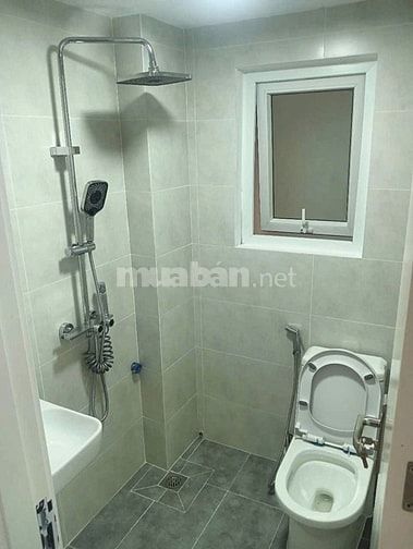 Bán nhà Phạm Văn Đồng, 5 tầng, Dt: 36m, gần phố, oto đỗ cổng, ở ngay