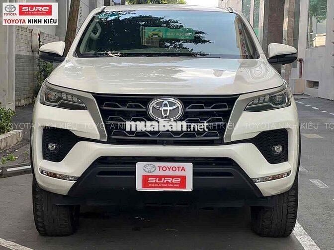 Toyota Fortuner 2023 2.4 MT Trắng