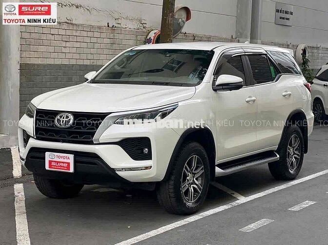 Toyota Fortuner 2023 2.4 MT Trắng
