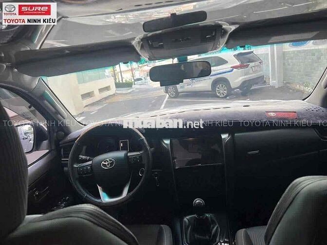 Toyota Fortuner 2023 2.4 MT Trắng