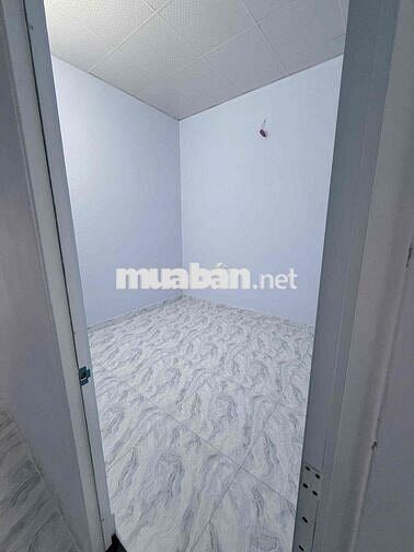 NHÀ GẦN CAY XĂNG 61. 1/ phan van hớn. 4pn 4wc . đường 7m