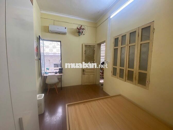Có thể vào ở luôn Số 9 ngõ 803 đường Giải Phóng