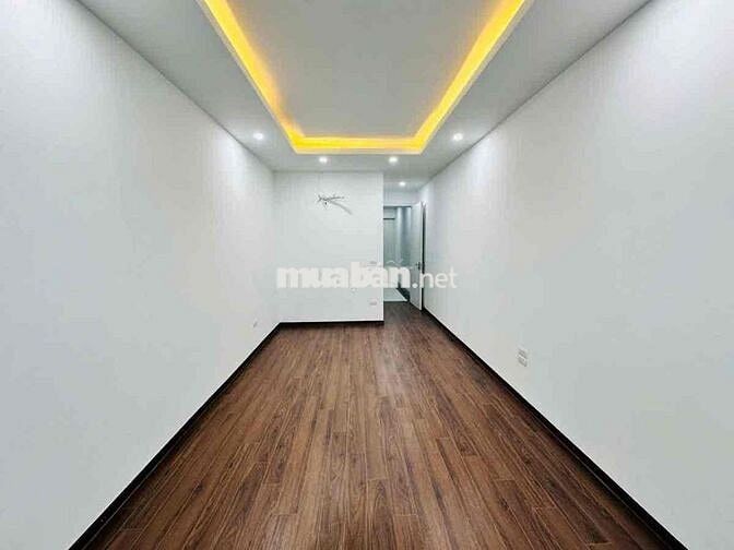 Nhà Mới Tây Hồ 40m2 - 6 Tầng Thang Máy - Ô Tô - Ngõ Thông - Giá 10 Tỷ