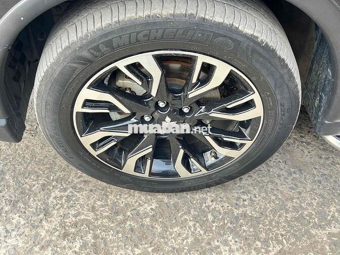 Mitsubishi Outlander Premium 2021 xe đẹp không lỗi