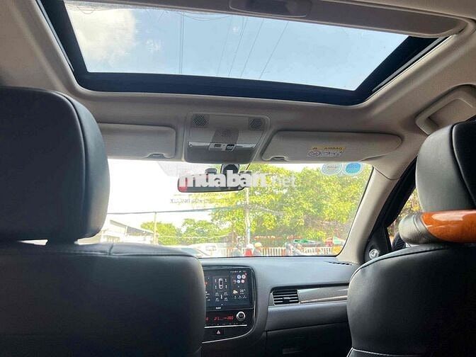 Mitsubishi Outlander Premium 2021 xe đẹp không lỗi