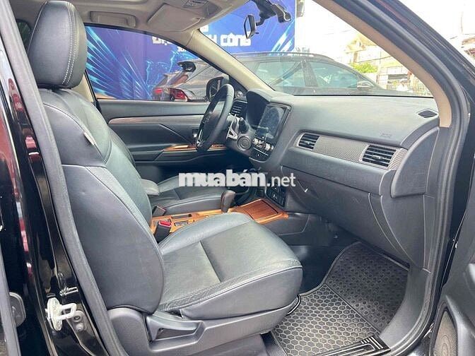 Mitsubishi Outlander Premium 2021 xe đẹp không lỗi