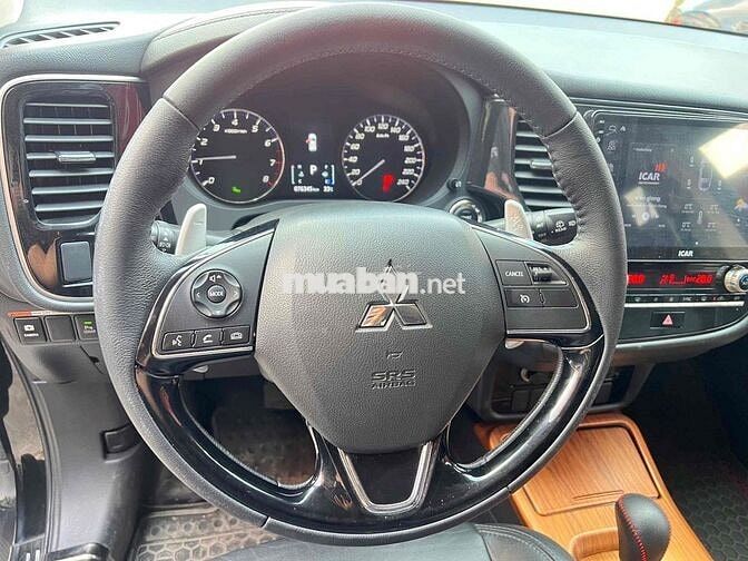Mitsubishi Outlander Premium 2021 xe đẹp không lỗi