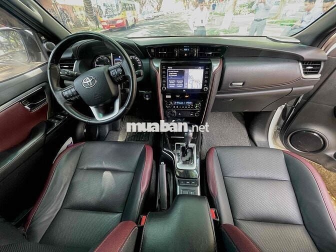 Toyota Fortuner Legender 2022 4x4 54.000 km Trắng