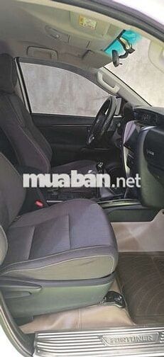 Toyota Fortuner 7 chỗ Trắng