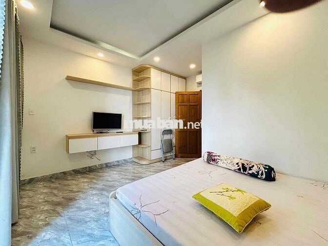 NHÀ 5PN ĐƯỜNG 8M VỈA HÈ CÓ NỘI THẤT TX25 GIÁ 15 TRIỆU TL