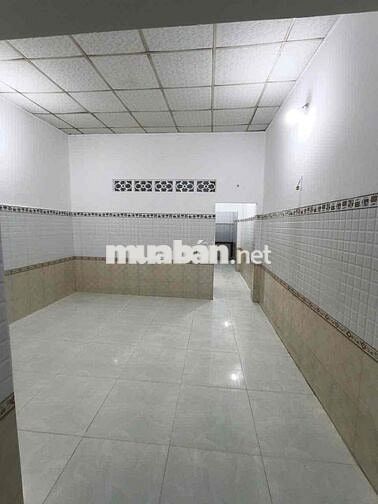 Nhà cấp 4 sân rộng 64m2 hẻm xe hơi giá 4 triệu