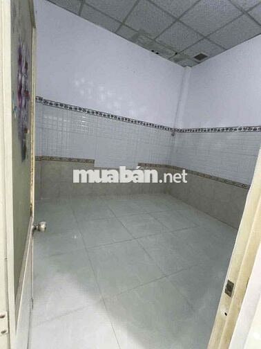 Nhà cấp 4 sân rộng 64m2 hẻm xe hơi giá 4 triệu