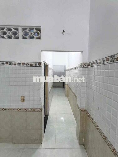 Nhà cấp 4 sân rộng 64m2 hẻm xe hơi giá 4 triệu
