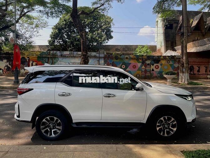 Toyota Fortuner Legender 2022 4x4 54.000 km Trắng