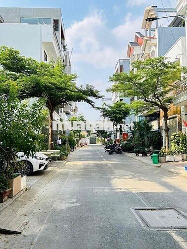 NHÀ 5PN ĐƯỜNG 8M VỈA HÈ CÓ NỘI THẤT TX25 GIÁ 15 TRIỆU TL