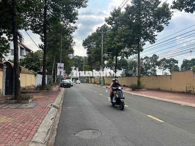 bán nhà đường Nguyễn hữu cảnh sau sân vận động gò đậu Bình Dương