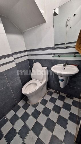 Nhà 1 trệt, 1lầu, Hẻm 372 Tùng Thiện Vương, P13, Q8. N2,8m/NH x D9,22m