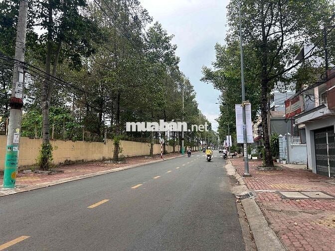 bán nhà đường Nguyễn hữu cảnh sau sân vận động gò đậu Bình Dương