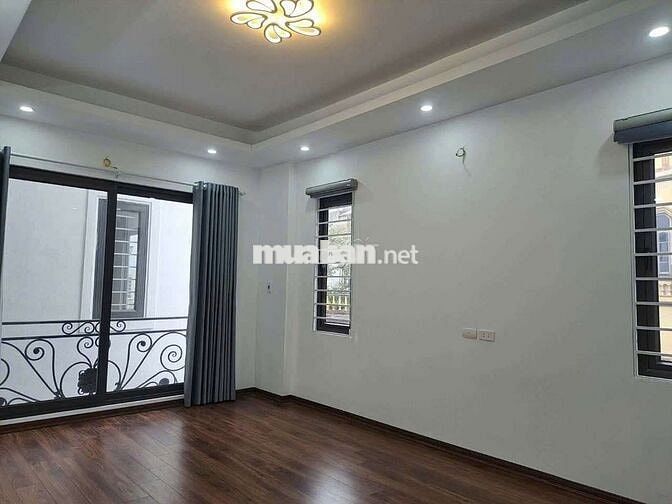 Cho thuê nhà nguyên căn phố Việt Hưng 