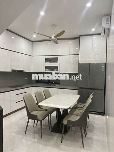 Cho thuê nhà nguyên căn mới tinh Bát Khối