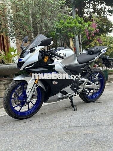 Yamaha R15 màu Bạc