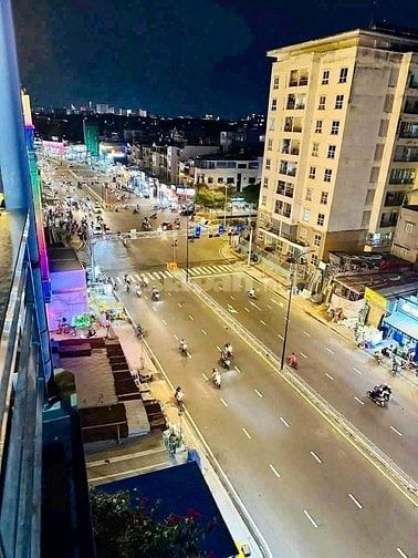Mặt tiền Dương Quảng Hàm, 3 tầng có Hầm, thu nhập 37tr/tháng, hơn 16tỷ