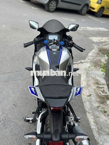 Yamaha R15 màu Bạc