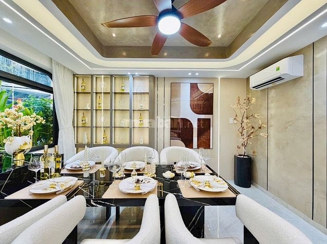 Nhà CÓ THANG MÁY 450kg GARA Ô TÔ, ĐƯỜNG Ô TÔ XE TẢI. KHU CAO CẤP VIP