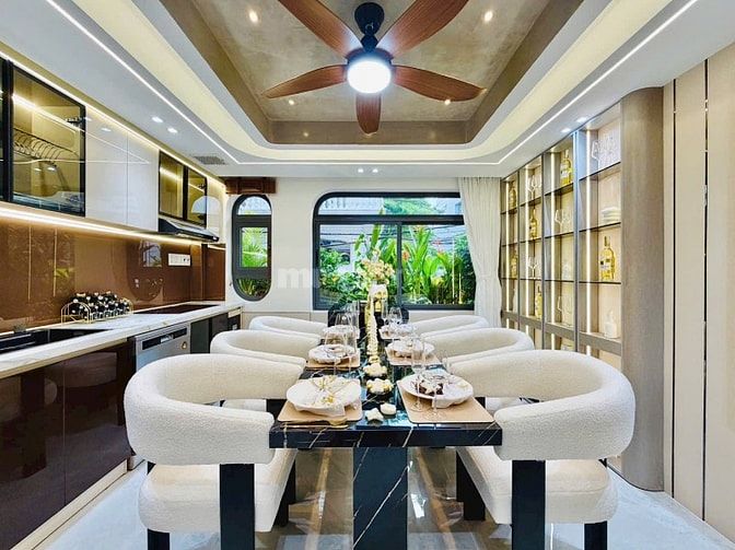 Nhà CÓ THANG MÁY 450kg GARA Ô TÔ, ĐƯỜNG Ô TÔ XE TẢI. KHU CAO CẤP VIP