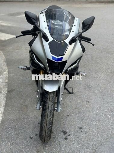 Yamaha R15 màu Bạc