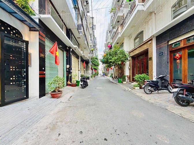Nhà CÓ THANG MÁY 450kg GARA Ô TÔ, ĐƯỜNG Ô TÔ XE TẢI. KHU CAO CẤP VIP