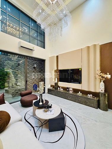 Nhà CÓ THANG MÁY 450kg GARA Ô TÔ, ĐƯỜNG Ô TÔ XE TẢI. KHU CAO CẤP VIP