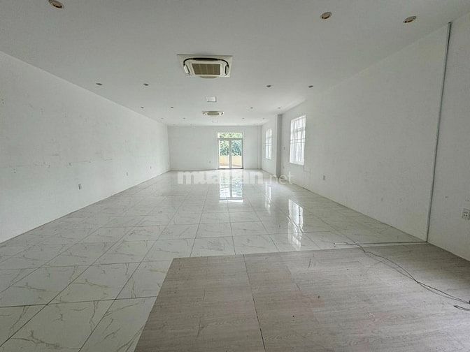 BÁN NHÀ MẶT TIỀN KHU TRUNG TÂM HÀNH CHÍNH DĨ AN