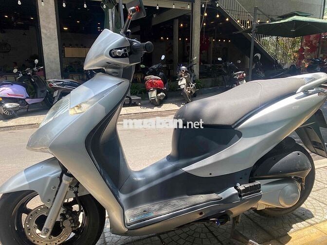 Honda Dylan Bạc