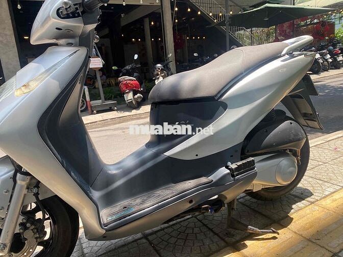 Honda Dylan Bạc