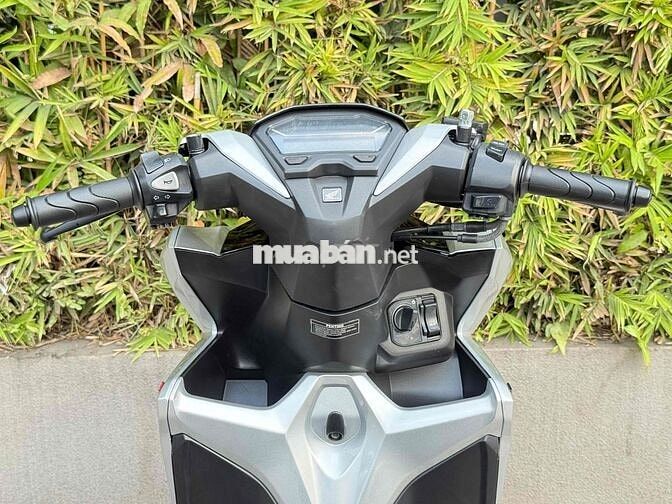 Vario 125 Bạc Smartkey trả trước 15t nhận xe