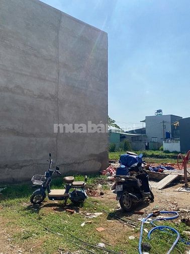 Bán gấp đất thổ cư, cách hóc môn 5km, cách đường nhựa 100m, gần chợ