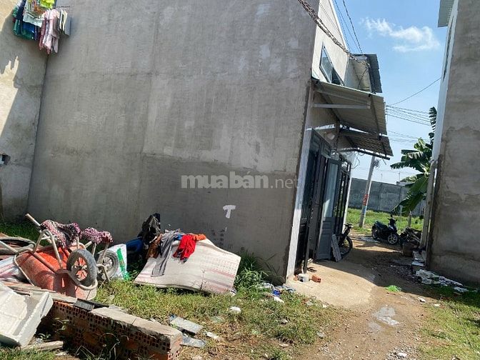 Bán gấp đất thổ cư, cách hóc môn 5km, cách đường nhựa 100m, gần chợ