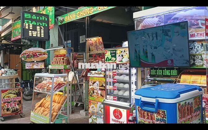 Đi làm ngay ! 4 nữ phụ bán hamburger, bánh mì
