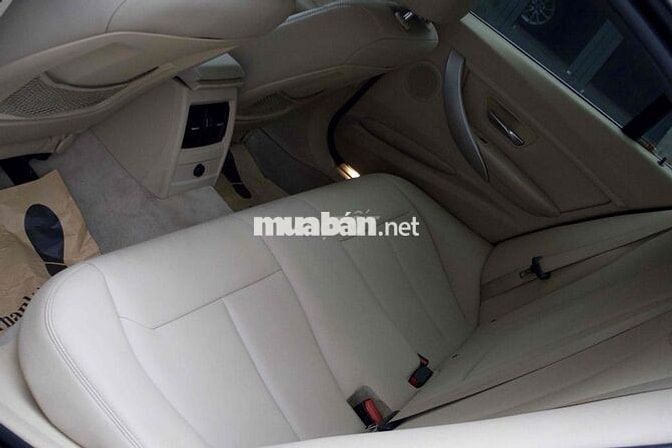 BMW 320i Model 2015 Xanh đen 90000 km